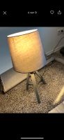 Tischlampe, Lampe (ohne Birne) in braun mit Holzfuß! Niedersachsen - Westoverledingen Vorschau