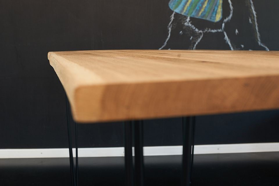 Tisch mit Verlängerung, Esstisch massiv, Massivholztisch, Tisch mit Epoxidharz, Epoxidharztisch in München
