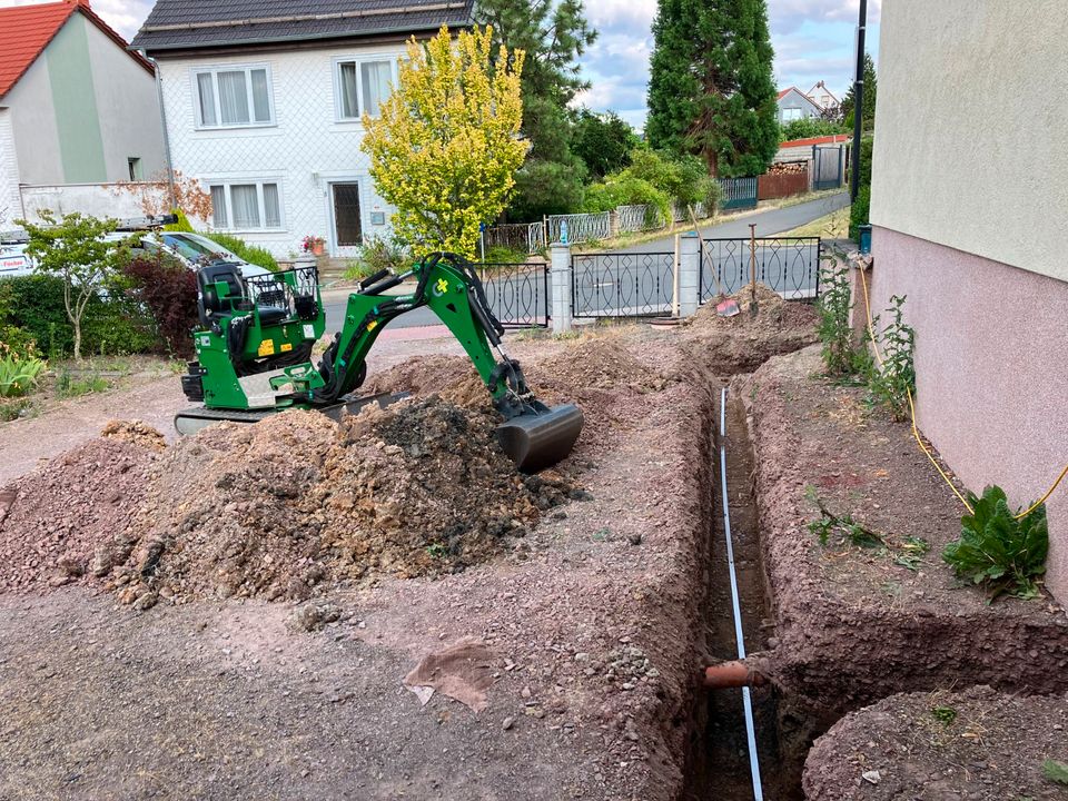 Mini-Bagger / Erdbohrer / Schachtarbeiten / Erdarbeiten / Pflasterarbeiten / Drainage / Wasserleitung / Stromleitung in Ilmenau