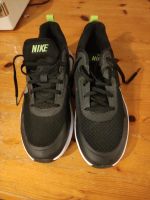 NEU Nike Sneaker Sportschuhe Gr. .44,5 Frankfurt am Main - Oberrad Vorschau