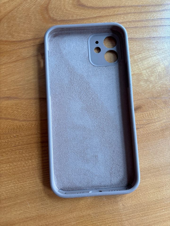 Handyhülle iPhone 12 Silikon / braun beige in Duisburg