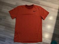 Nike Shirt Sportshirt M Sachsen - Johanngeorgenstadt Vorschau