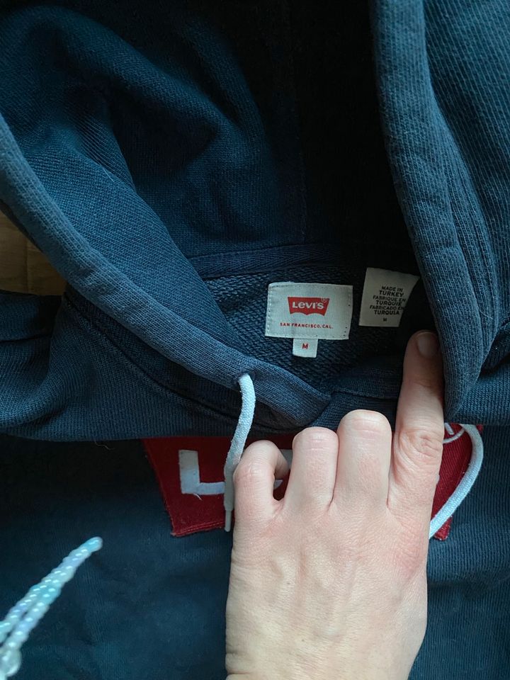 Levi’s Pullover - M in Aachen