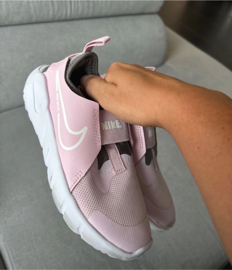 Nike Sneaker 32 Mädchen in Oschersleben (Bode)
