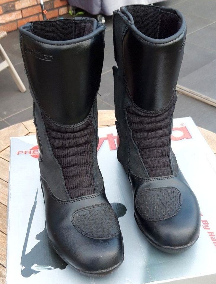 Motorradstiefel in Neetze