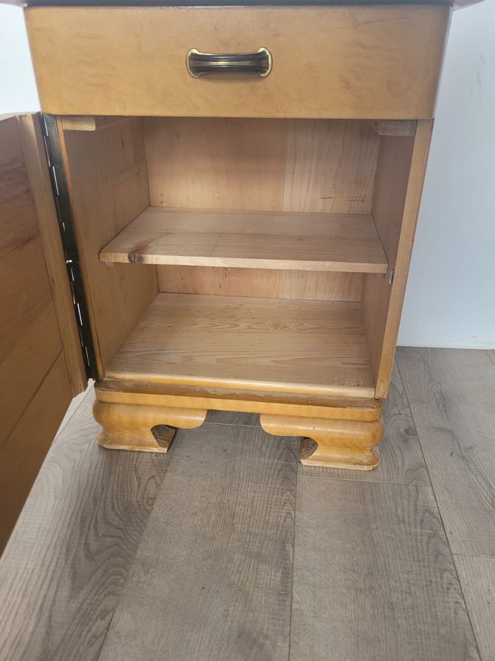 #A Nachttisch Nachtschrank Beistelltisch DDR Holz Schlafzimmer in Burgstädt