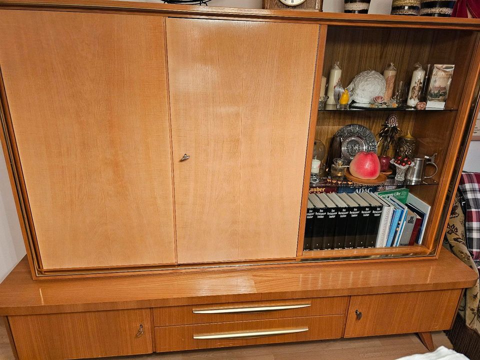 Omas Wohnzimmer Schrank inkl. Sideboard in Woerth an der Donau