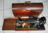 Alte Singer Nähmaschine Holzkoffer BUD 9 / ggf. Ersatzteile Baden-Württemberg - Ditzingen Vorschau