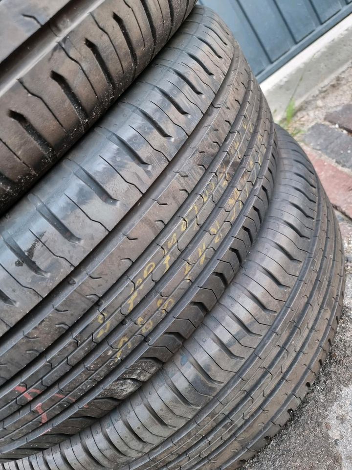 4x Neuwertig Sommerreifen 215/65R17 99V 8mm in Detmold