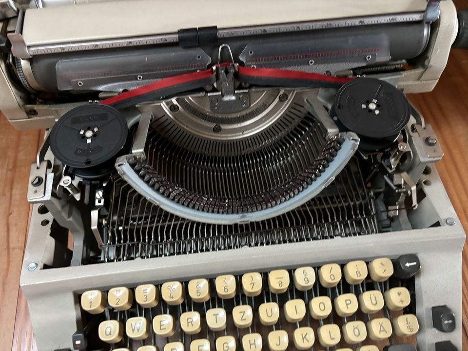Triumph Schreibmaschine Rarität Antiquität in Esslingen