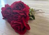 8 künstliche große Rosen + 1 kleine Rose Schleswig-Holstein - Itzehoe Vorschau