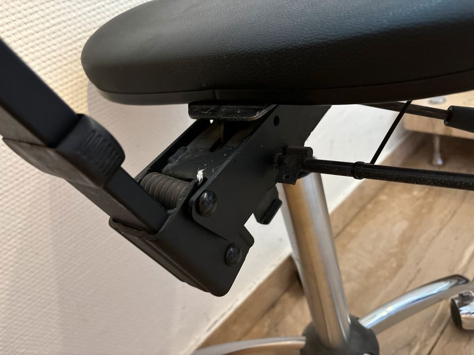 RH Bürostuhl ergonomisch verstellbar Steh-Sitzhöhe in Hohenhameln