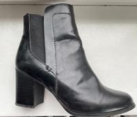 Stiefeletten Absatz schwarz Größe 39 Berlin - Steglitz Vorschau