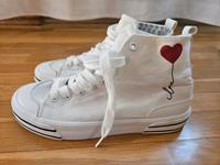 Graceland Stoffschuhe "chucks" weiß Glitzerherz rot "Love" Hessen - Bischoffen Vorschau