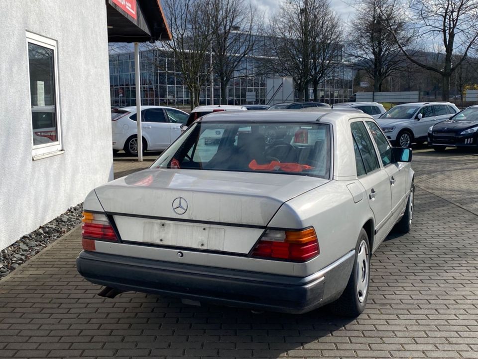Mercedes-Benz 300 E KLIMA/5-GANG/EURO2/H-KENNZEICHEN/ 10-2025 in Goslar