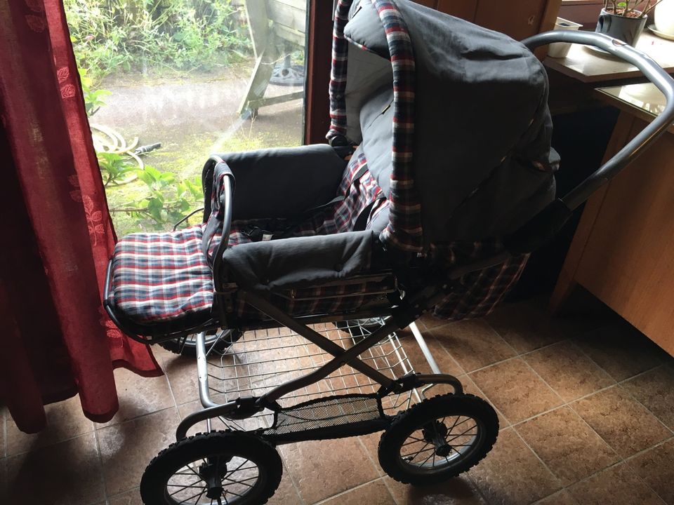 Kinderwagen von Brio in Burscheid