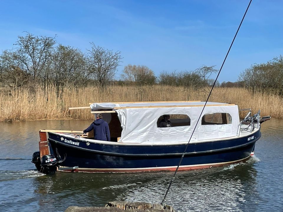 Boot Motorboot Tinyboot Hausboot Angelboot zu verschenken in Bergen auf Rügen