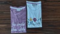 2 T-Shirts für Damen, weiß und lila mit Aufdruck, neu, S Baden-Württemberg - Schönaich Vorschau