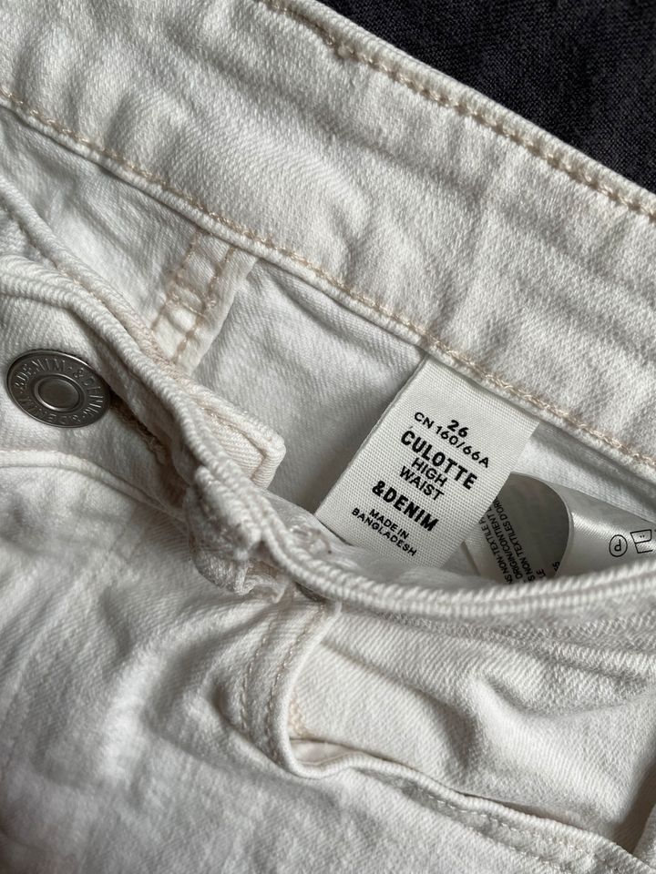 H&M: weiße Hose / Jeans Gr. 26, XS, Bundweite 33 cm in Essen