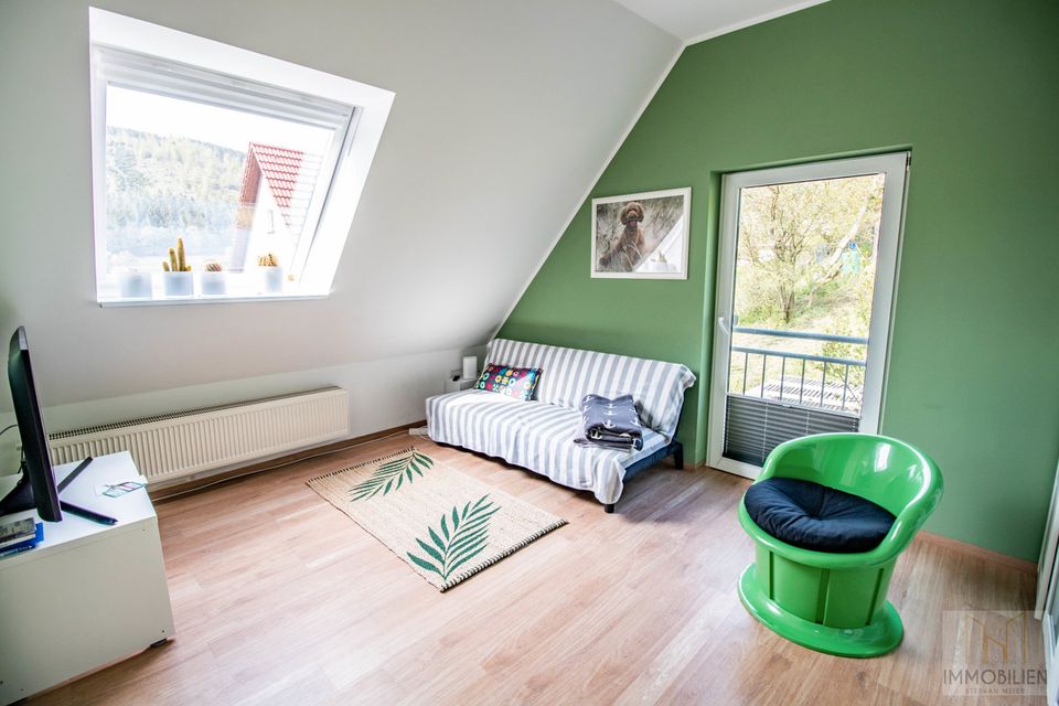 Bezugsfertiges Traumhaus mit hochwertiger Ausstattung | Platz für Einliegerwohnung, Hobby oder Gewerbe | Tolle Wohnlage mit Blick auf die Berge! in Bad Blankenburg