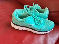 Skechers Memory Foam Sportschuhe Gr. 37 Ink.Versand Nordrhein-Westfalen - Langenfeld Vorschau