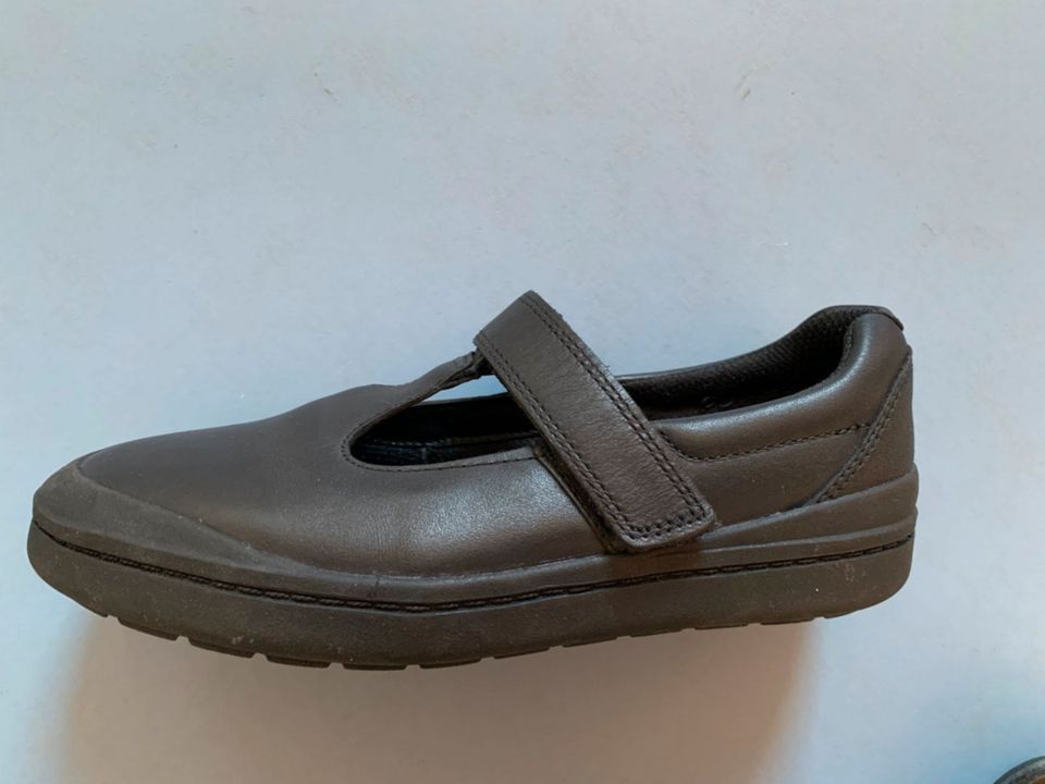 CLARKS Ballerinas Halbschuhe Leder Gr. 33,5 NEU in Stuttgart