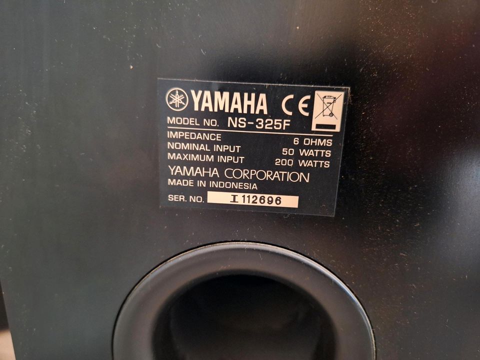 Yamaha Boxen NS-325F Standlautsprecher schwarz in Mülheim (Ruhr)