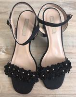 Wunderschöne Wildleder Sandalen Gr.38 Frankfurt am Main - Praunheim Vorschau