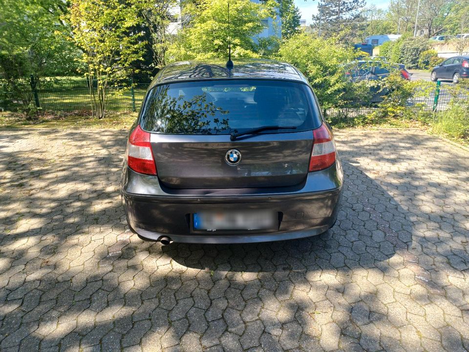 BMW E87 1ER kleine unfal schrade NUR HEUTE!!! in Monheim am Rhein