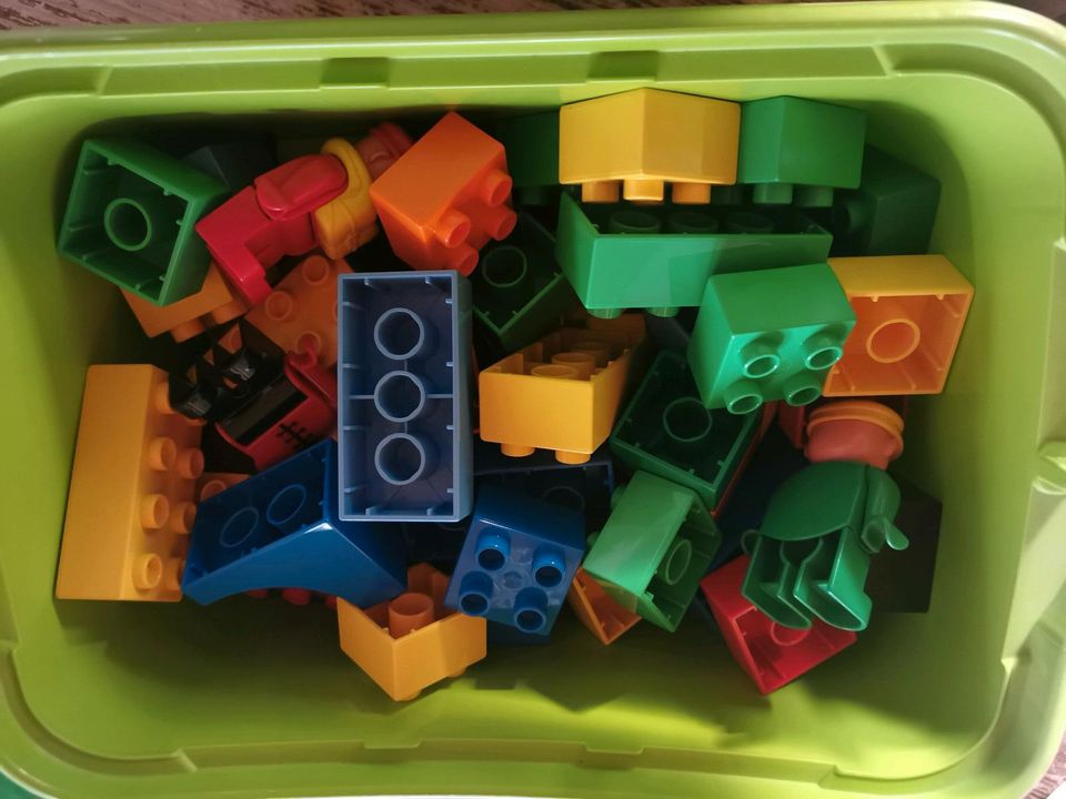 Lego Duplo Aufbewahrungsbox mit Bausteinen in Brück