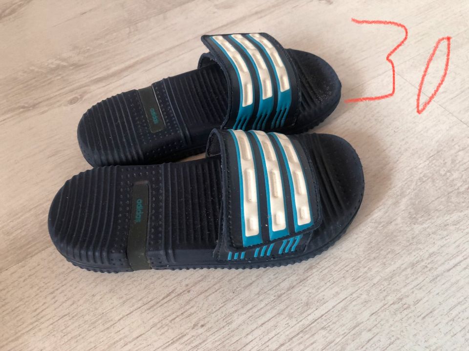Adidas Adiletten Badelatschen Sandalen Größen 27-38 in Salzgitter