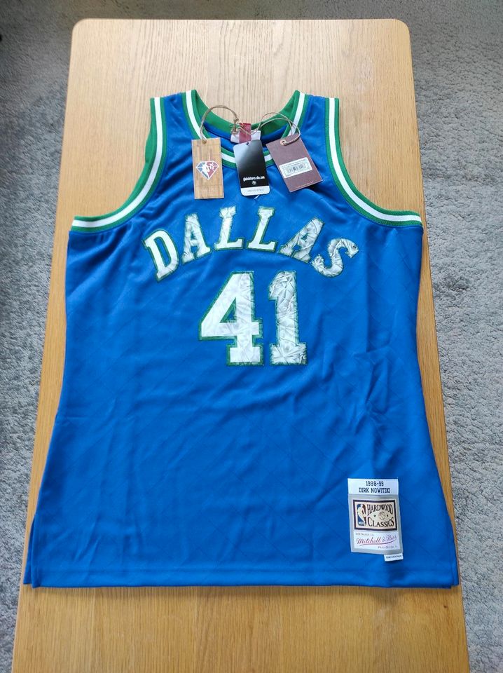 Dirk Nowitzki Mavericks Mitchell & Ness Trikot in Berlin