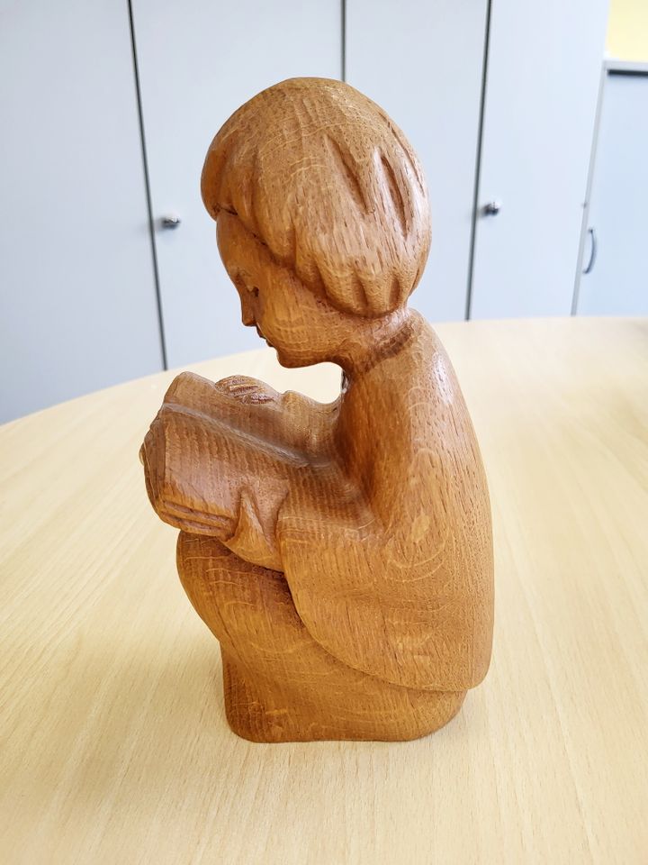 Hochwertige Holzfigur Lesendes Kind - Top Geschenkidee in Wildeshausen