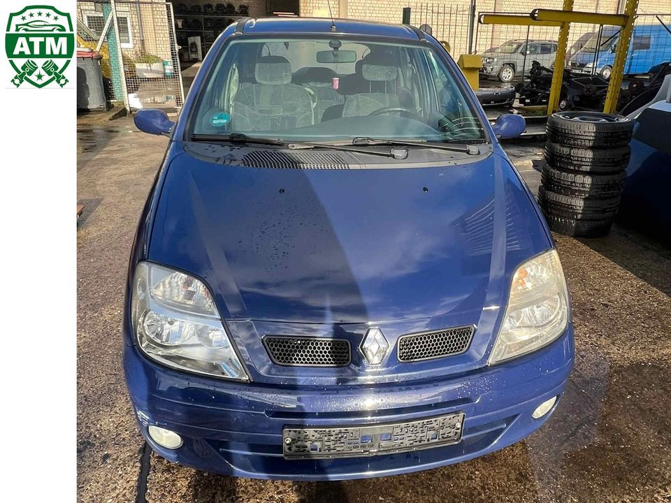 Schlachtfest Renault Megane Scenic 2.0 102 kW OV460 15.03.2000 in Wesseling