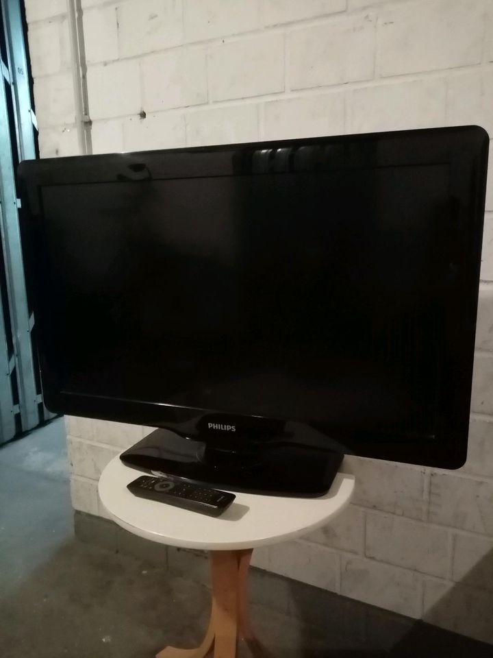 Philips LCD Fernseher 32 Zoll in Düsseldorf