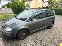 Ich biete hier eine vw  Touran 1,6 Hessen - Limburg Vorschau