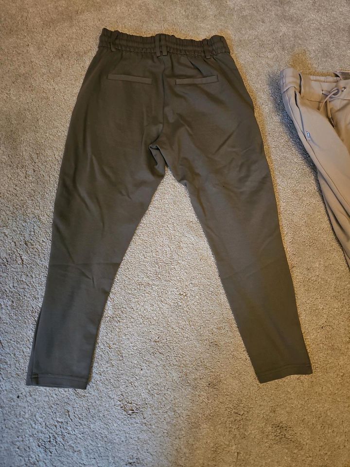 2 Hosen Damen Mädchen only grün und creme xs Gr  30 in Datteln