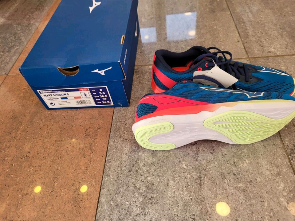 Neu mit Etikett MIZUNO ENERZY Wave Shadow 5 laufschuh in Stockelsdorf