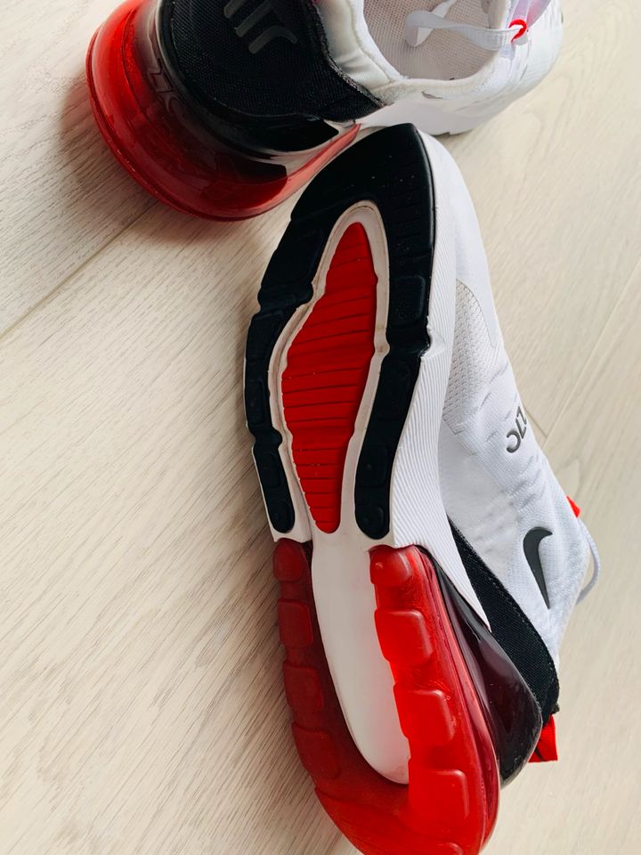Nike Schuhe 270 in Essen