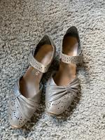 Damen Schuhe Sandalen Riemchenschuh grau Leder Gr.41 Brandenburg - Kolkwitz Vorschau