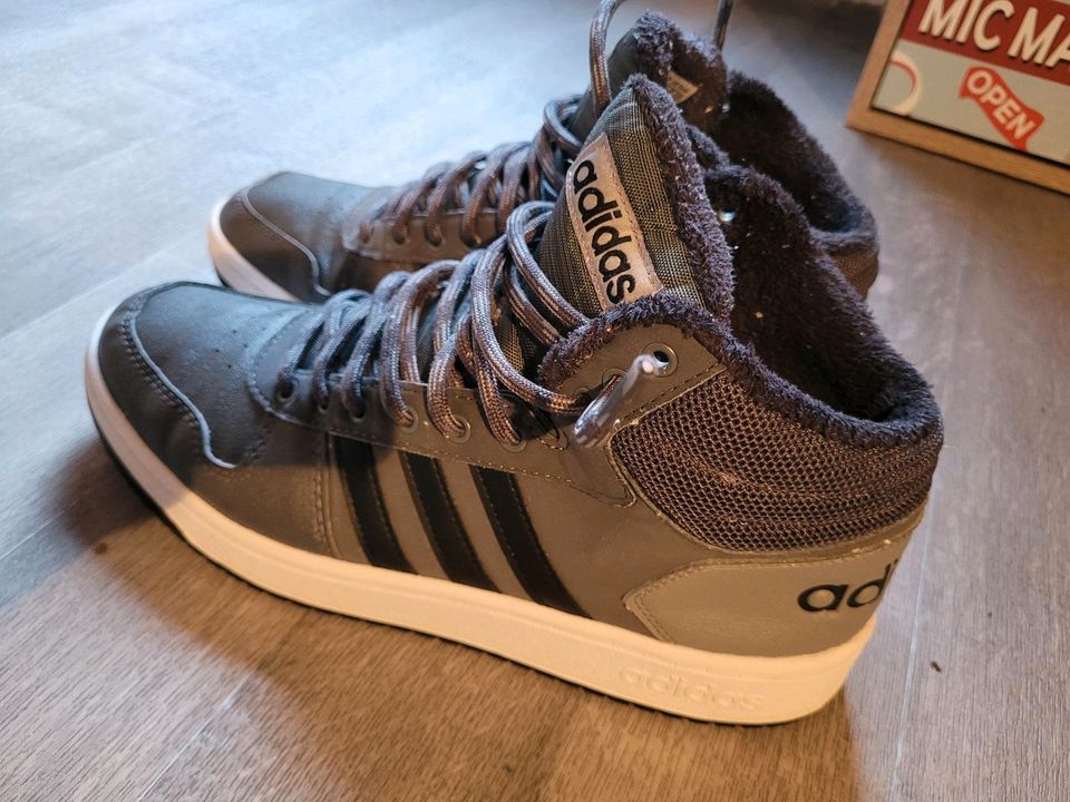 Adidas Schuhe groß 45 wie neu in Bremen