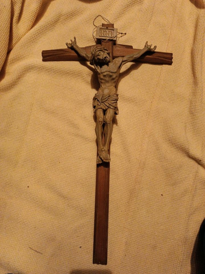 Antikes Holzkreuz mit Jesusfigur in Villingen-Schwenningen