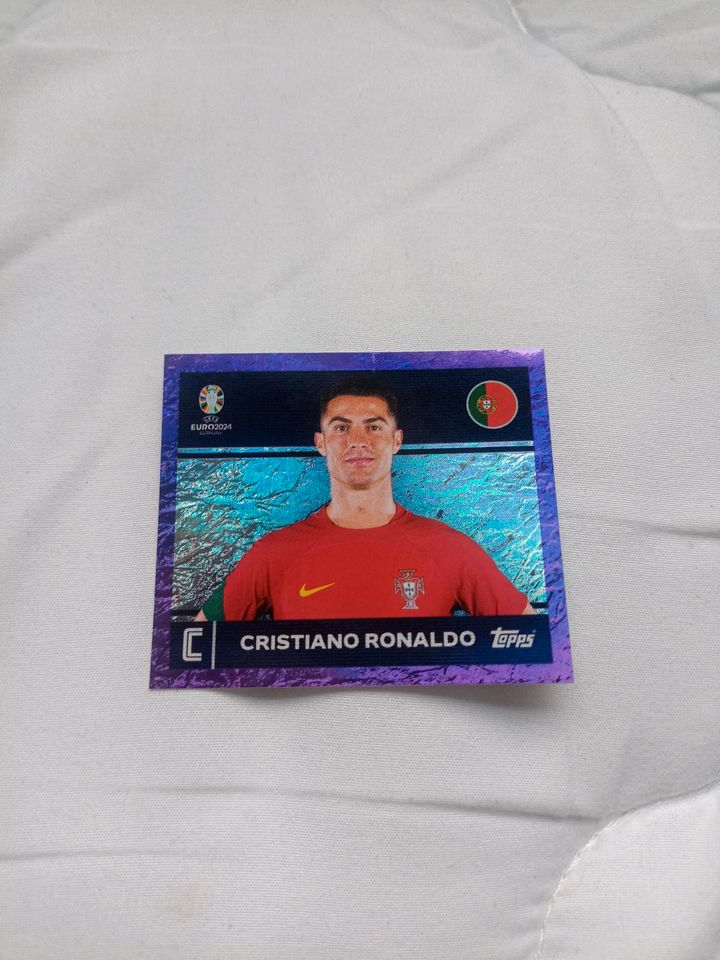 UEFA Euro 2024 Topps Sticker Cristiano Ronaldo Lila Parallel in Köln