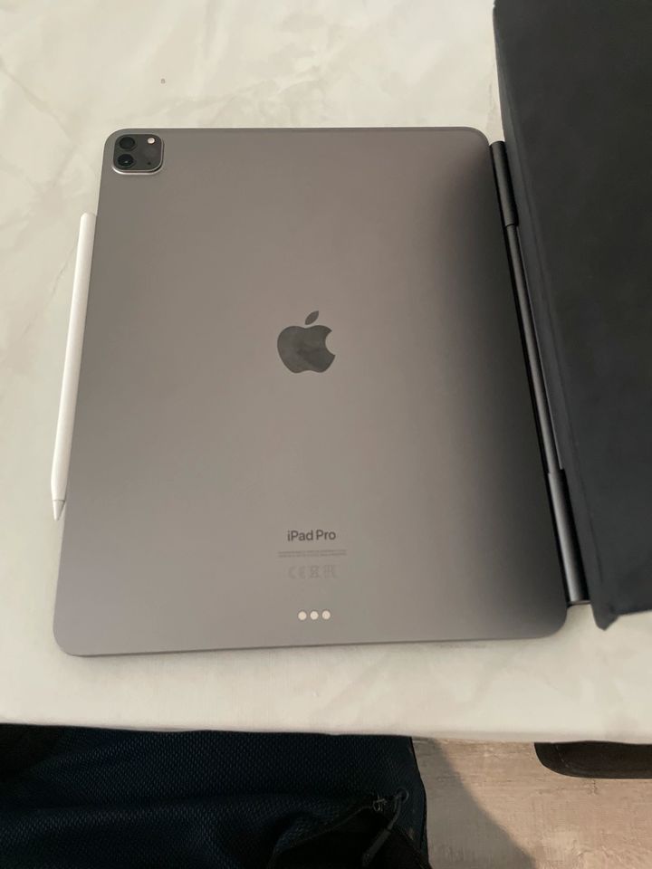 iPad Pro 12,9 Zoll Gen 6. 256GB+Magic Keyboard+Apple Pencil 2 in Gaggenau