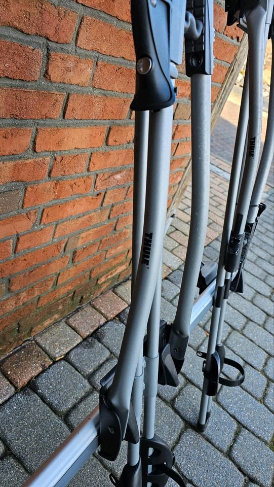 Autodachträger mit 3 Fahrradhalterungen Thule in Busdorf