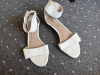 tamaris Sandalen Gr36 Echt Leder weiß Damenschuhe Sommerschuhe Bayern - Neunkirchen am Sand Vorschau
