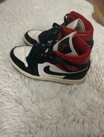 Jordan 1 in Rot/Schwarz für damen Nordrhein-Westfalen - Hilden Vorschau
