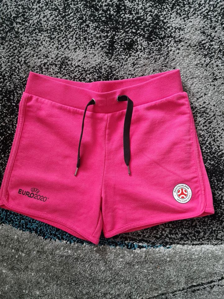 Shorts Gr.134/140, Mädchen,,Sommer , Top Zustand in Braunschweig