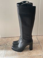 Neuwertige Prada Leder Stiefel Gr. 38,5 schwarz Nordrhein-Westfalen - Mülheim (Ruhr) Vorschau