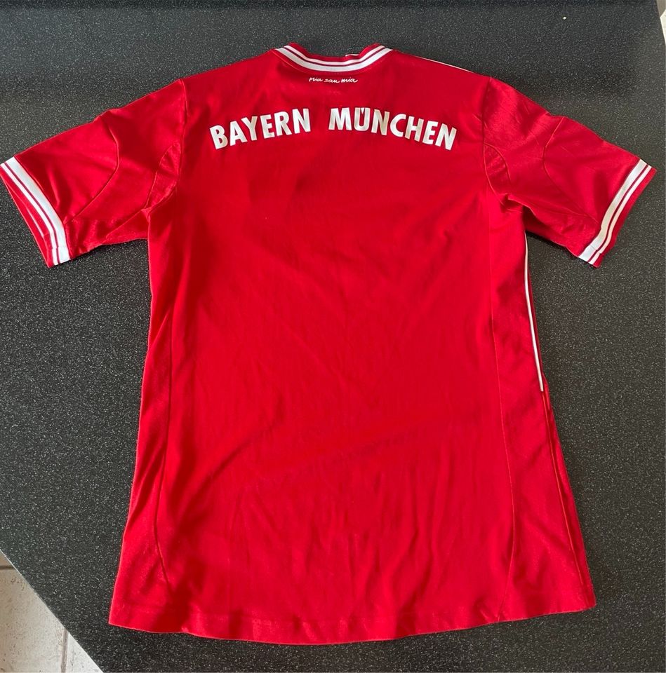 FC Bayern Trikot / Meister 2012 2013 / Größe 176 in Ammerthal